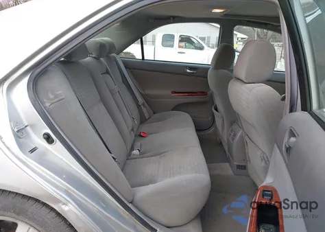 2005 Toyota Camry Xle z USA, uszkodzony, nr VIN 4T1BE32K55U559128